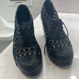 CALLEEN CORDERO BLACK OXFORD HEEL LACE UP SHOOTIE 7 STUD SANDALS